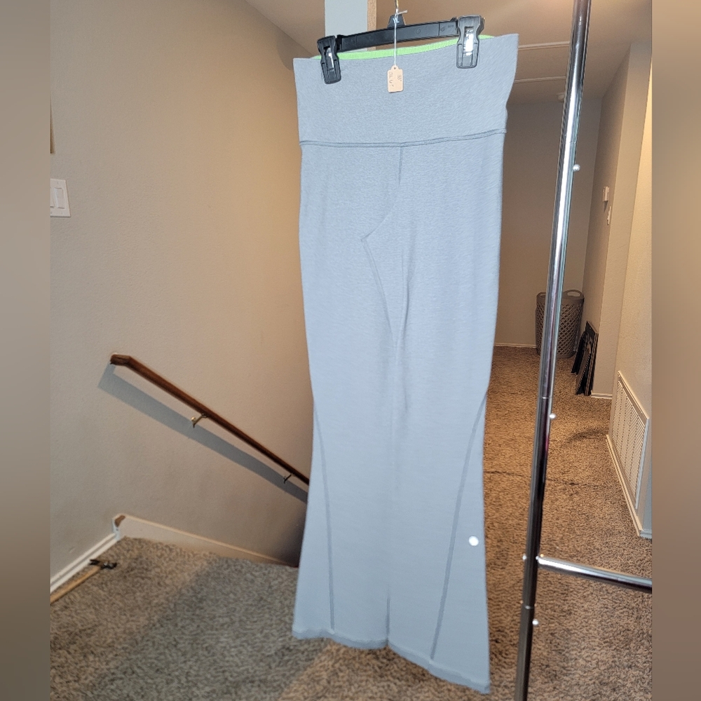 🍋 Lululemon Flare Leggings Size 6 (33" inseam) Gray/Green